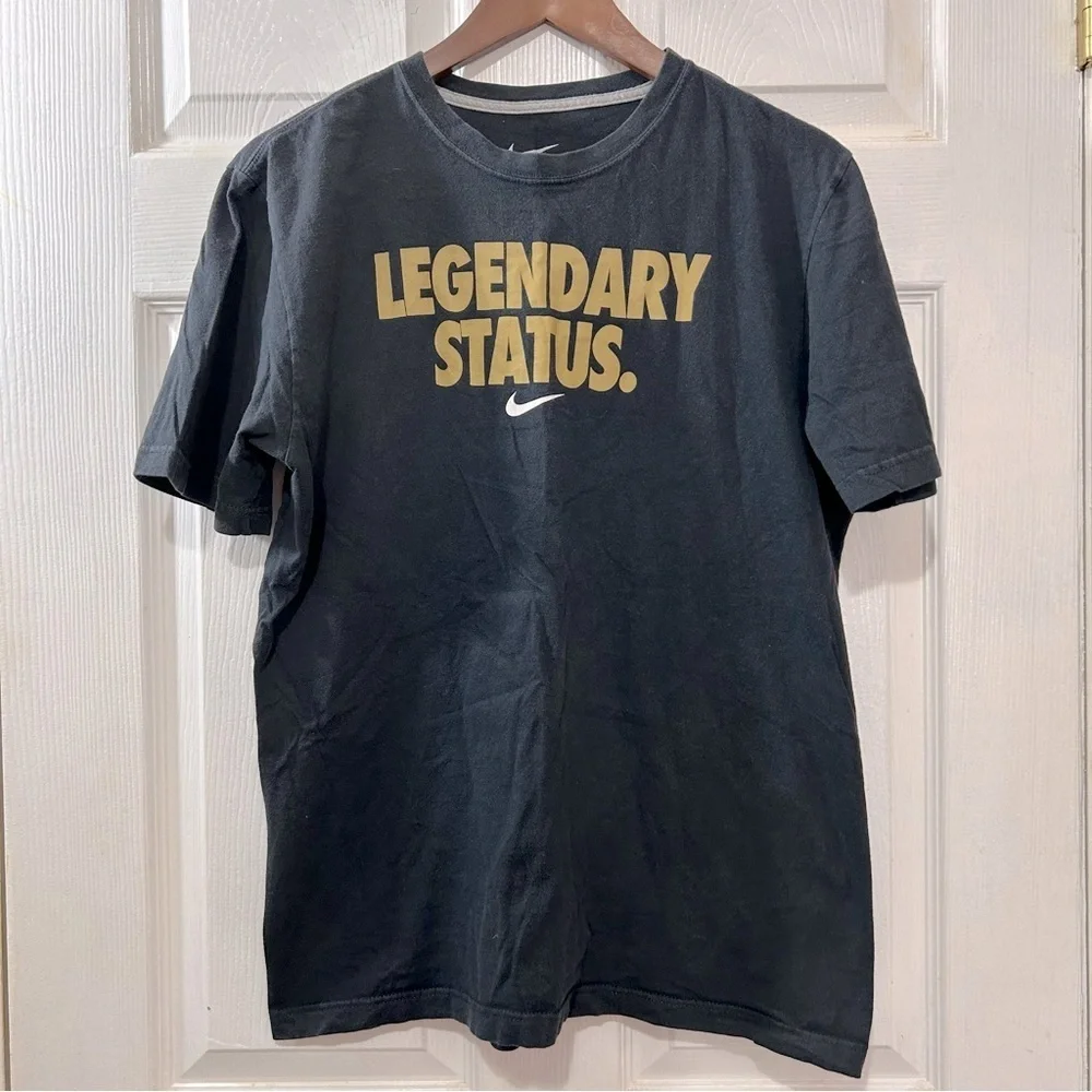 NIKE Legendary Status Men's Regular Fit T-shirt Black Gold Size Medium